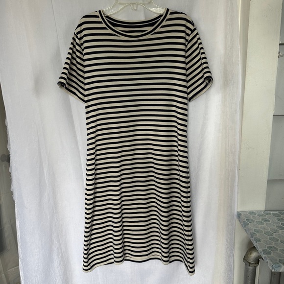3/$20 💥 Lou & Grey T-Shirt Dress Short Sleeve Cream & Navy Stripe Print Cotton - Picture 3 of 15